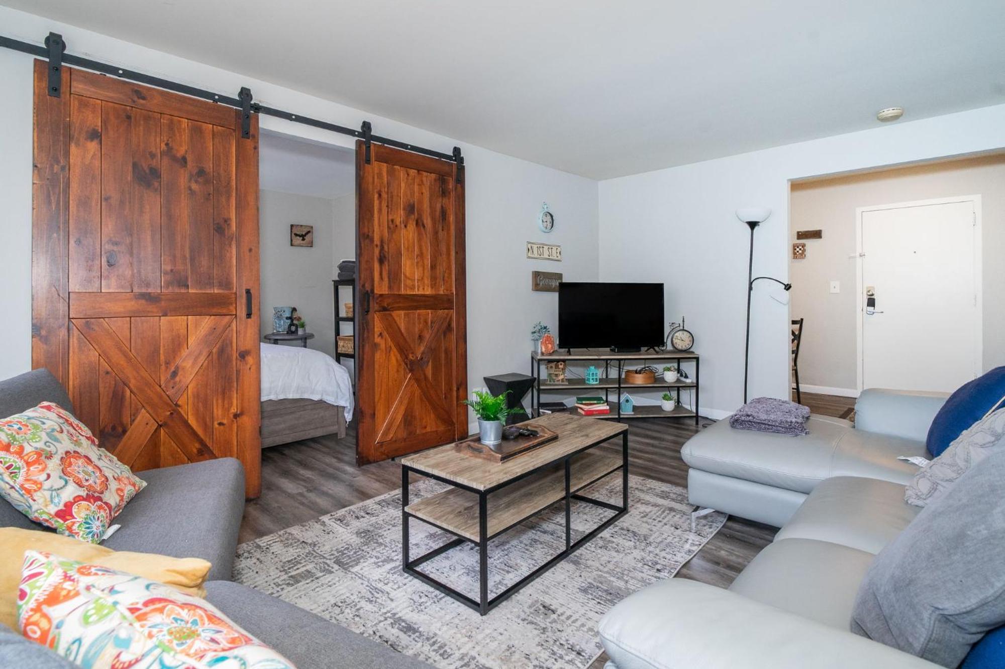 Welcoming Barn, 2 Bedroom & 1 Bath & Parking Atlanta Eksteriør bilde